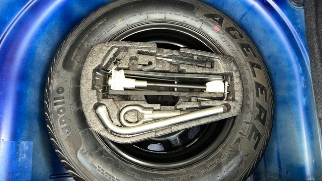 Second-hand 2013 Volkswagen Polo Petrol Highline 1.2L for sale in Chennai-21