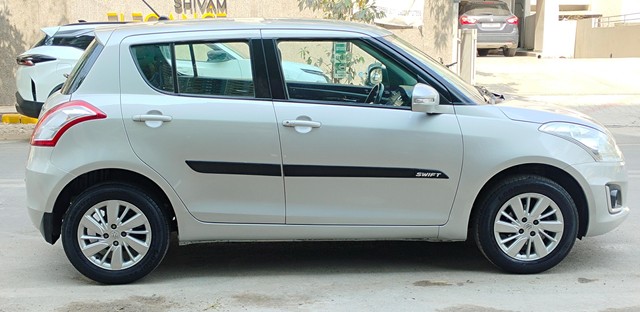 Second-hand 2015 Maruti Suzuki Swift ZXI BSIV for sale in Ahmedabad-8
