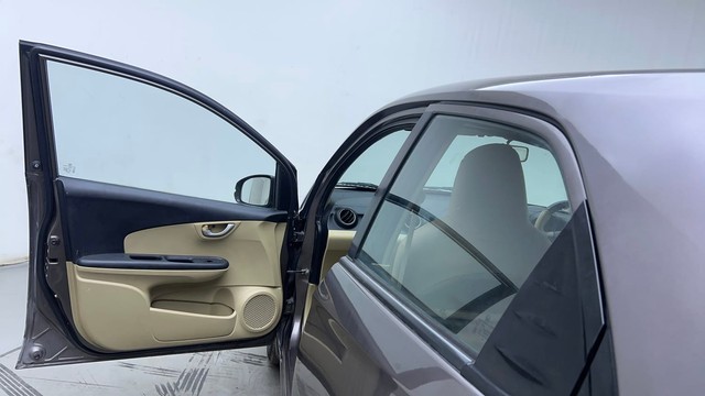 Second-hand 2015 Honda Brio VX AT for sale in Hyderabad-30