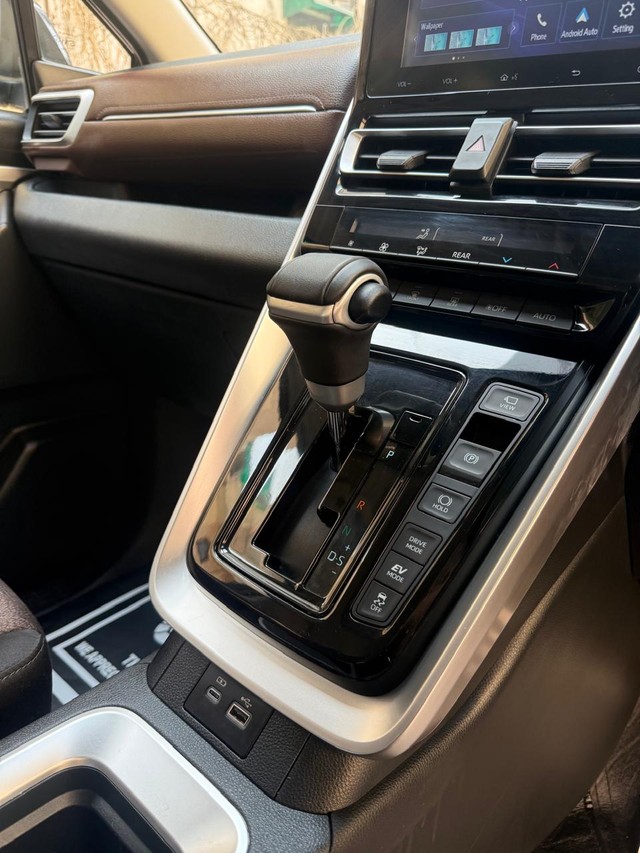 Second-hand 2024 Toyota Innova Hycross VX 7STR Hybrid for sale in New Delhi-15