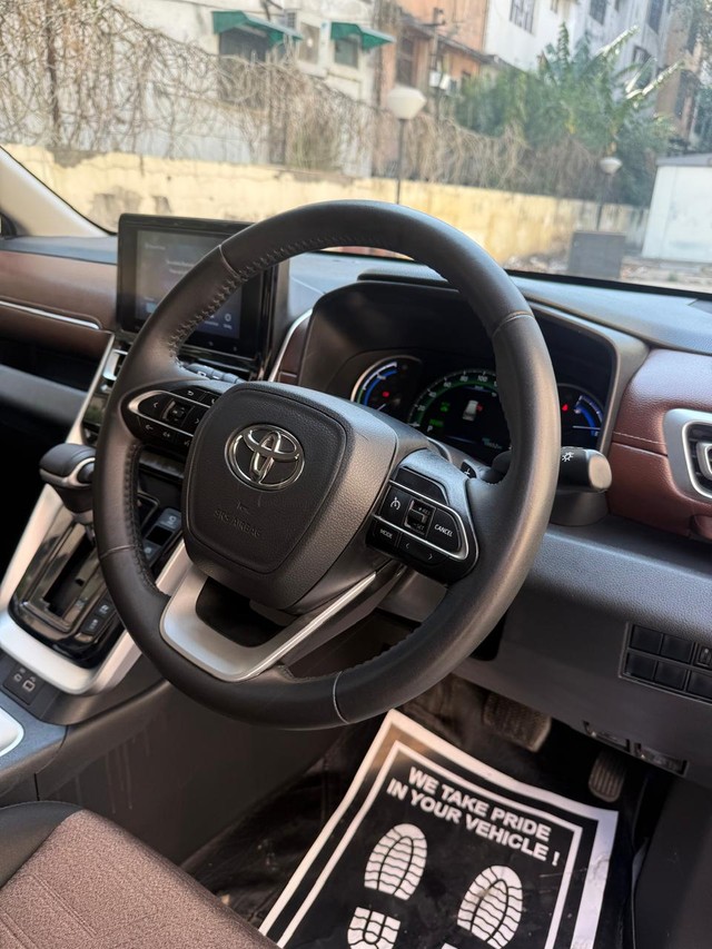 Second-hand 2024 Toyota Innova Hycross VX 7STR Hybrid for sale in New Delhi-17