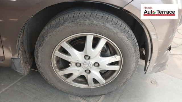 Honda Brio V AT Second-hand 2013 Honda Brio V AT for sale in Noida-10