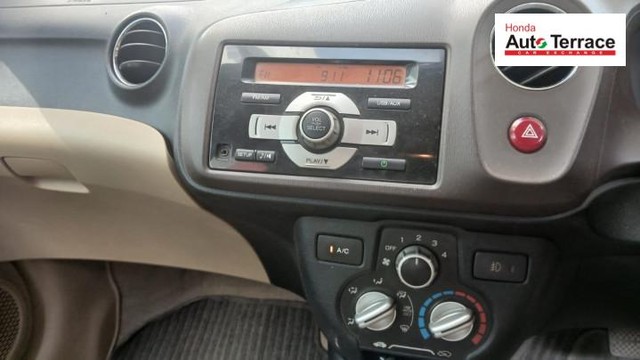 Honda Brio V AT Second-hand 2013 Honda Brio V AT for sale in Noida-9