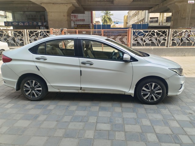 Second-hand 2018 Honda City V MT AVN for sale in Chennai-4