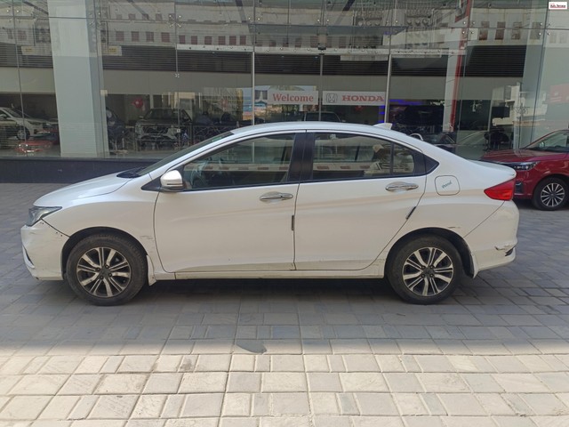 Second-hand 2018 Honda City V MT AVN for sale in Chennai-3