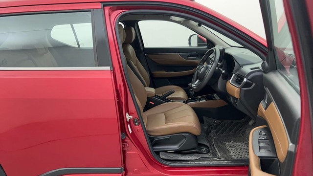 Second-hand 2023 Honda Elevate ZX Non RF for sale in Ahmedabad-15