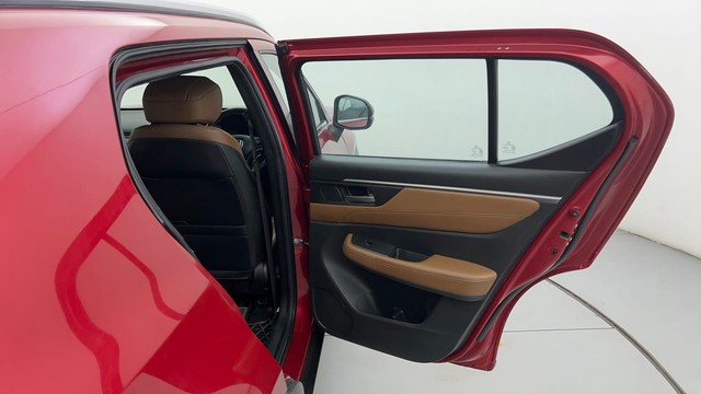 Second-hand 2023 Honda Elevate ZX Non RF for sale in Ahmedabad-37