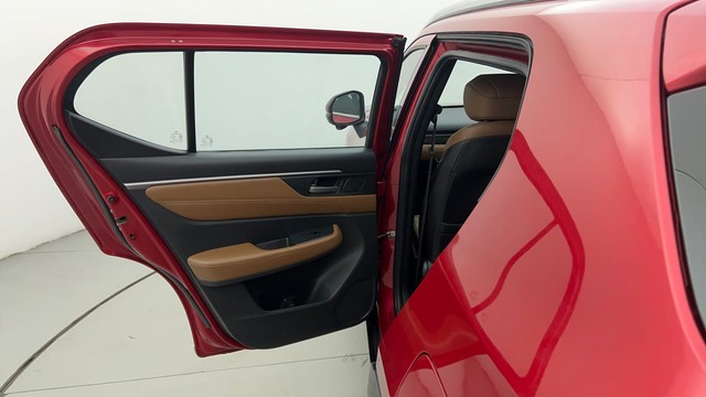 Second-hand 2023 Honda Elevate ZX Non RF for sale in Ahmedabad-34