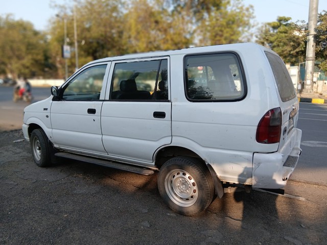 Chevrolet Tavera LS B3 - 10 seats BSIII Second-hand 2006 Chevrolet Tavera LS B3 - 10 seats BSIII for sale in Ahmedabad-11