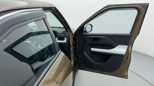 Second-hand 2024 Tata Punch Accomplished CNG for sale in Ahmedabad-16