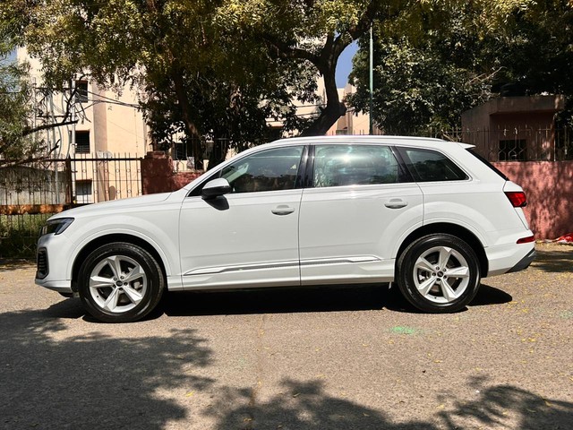 Second-hand 2025 Audi Q7 Premium Plus for sale in New Delhi-3