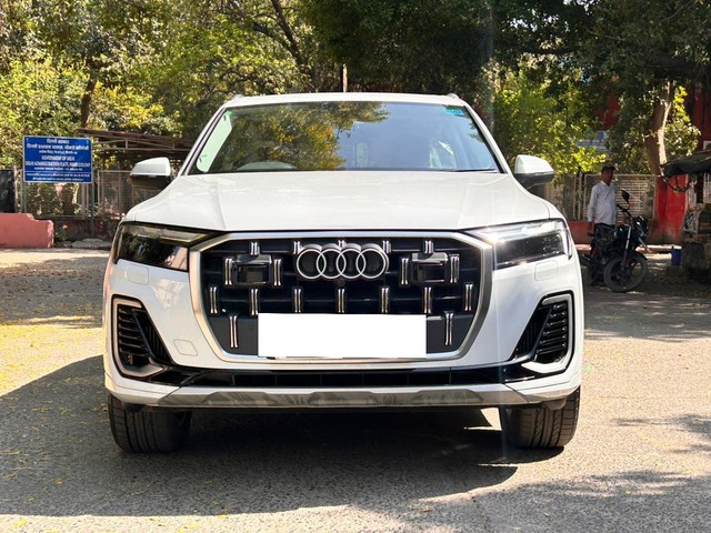 Second-hand 2025 Audi Q7 Premium Plus for sale in New Delhi-4