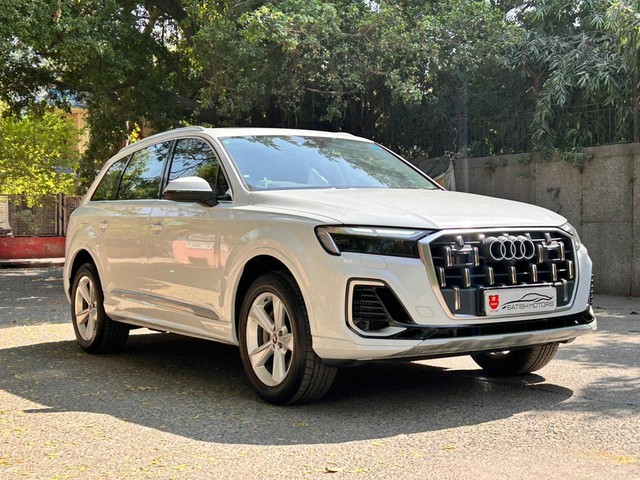 Second-hand 2025 Audi Q7 Premium Plus for sale in New Delhi-20