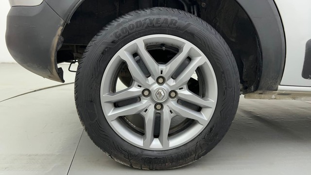 Second-hand 2023 Renault Triber RXZ for sale in Ahmedabad-18