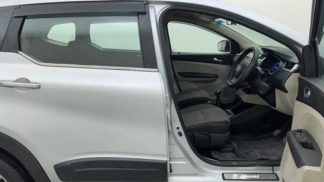 Second-hand 2023 Renault Triber RXZ for sale in Ahmedabad-15