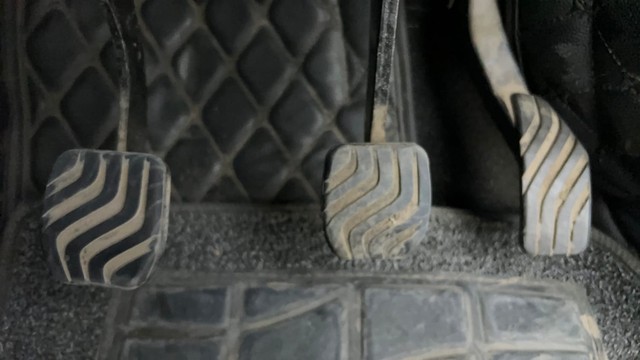 Second-hand 2023 Renault Triber RXZ for sale in Ahmedabad-14