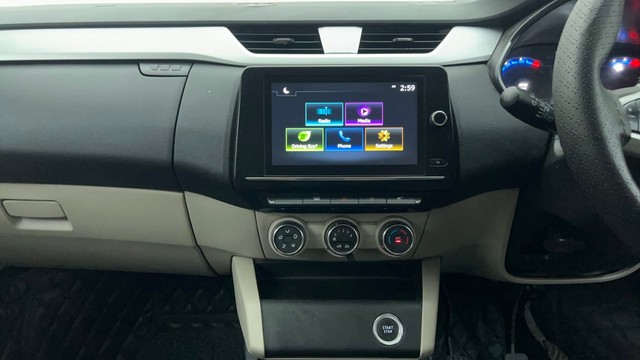 Second-hand 2023 Renault Triber RXZ for sale in Ahmedabad-39