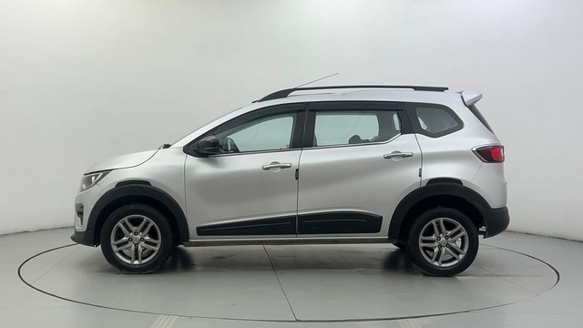 Second-hand 2023 Renault Triber RXZ for sale in Ahmedabad-6