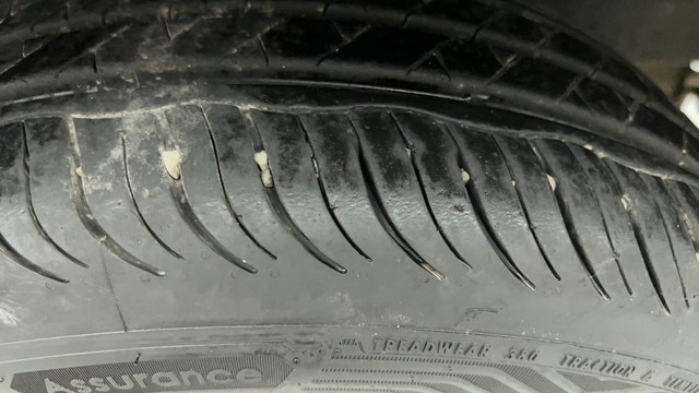 Second-hand 2023 Renault Triber RXZ for sale in Ahmedabad-38