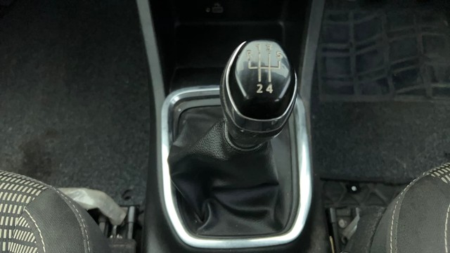 Second-hand 2023 Renault Triber RXZ for sale in Ahmedabad-12