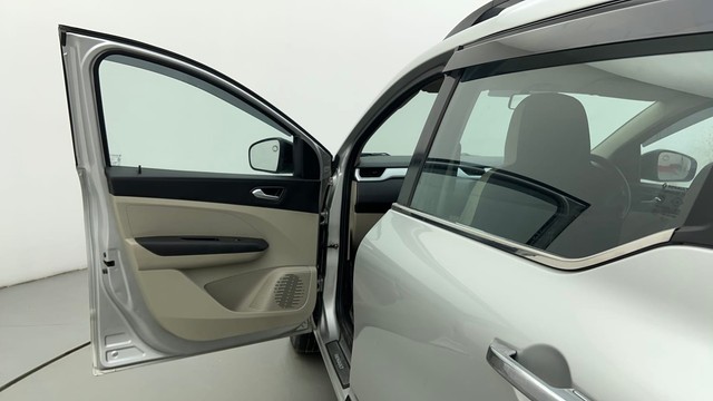 Second-hand 2023 Renault Triber RXZ for sale in Ahmedabad-27