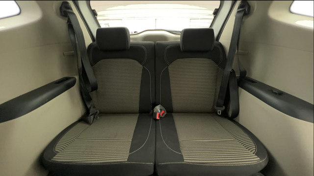 Second-hand 2023 Renault Triber RXZ for sale in Ahmedabad-24