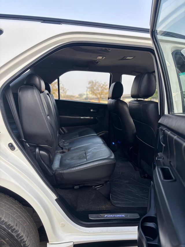 Second-hand 2016 Toyota Fortuner 4x4 AT for sale in Ahmedabad-4