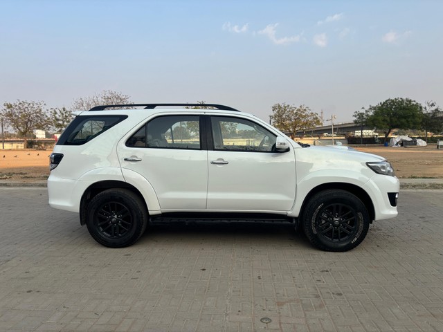 Second-hand 2016 Toyota Fortuner 4x4 AT for sale in Ahmedabad-1