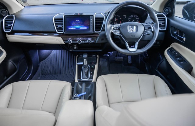 Second-hand 2024 Honda City ZX CVT for sale in Mumbai-17