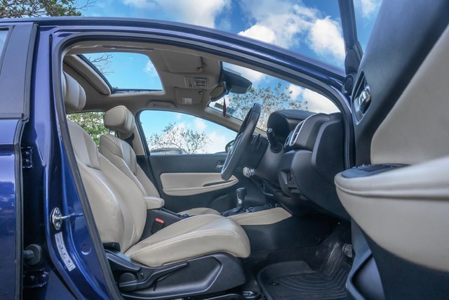 Second-hand 2024 Honda City ZX CVT for sale in Mumbai-7