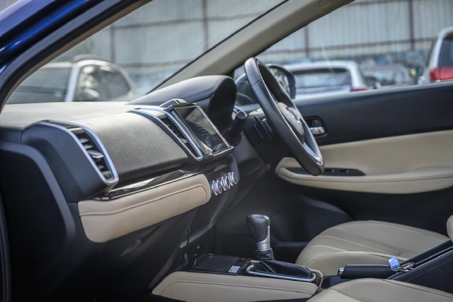 Second-hand 2024 Honda City ZX CVT for sale in Mumbai-14