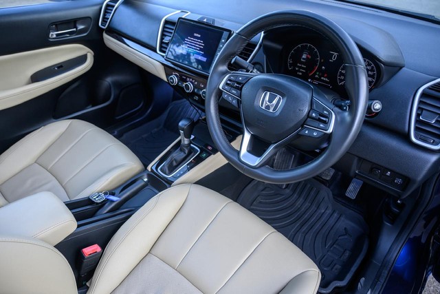 Second-hand 2024 Honda City ZX CVT for sale in Mumbai-13