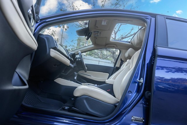 Second-hand 2024 Honda City ZX CVT for sale in Mumbai-11