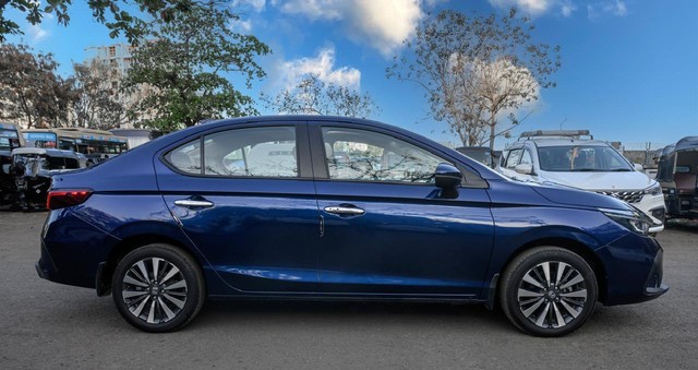 Second-hand 2024 Honda City ZX CVT for sale in Mumbai-1