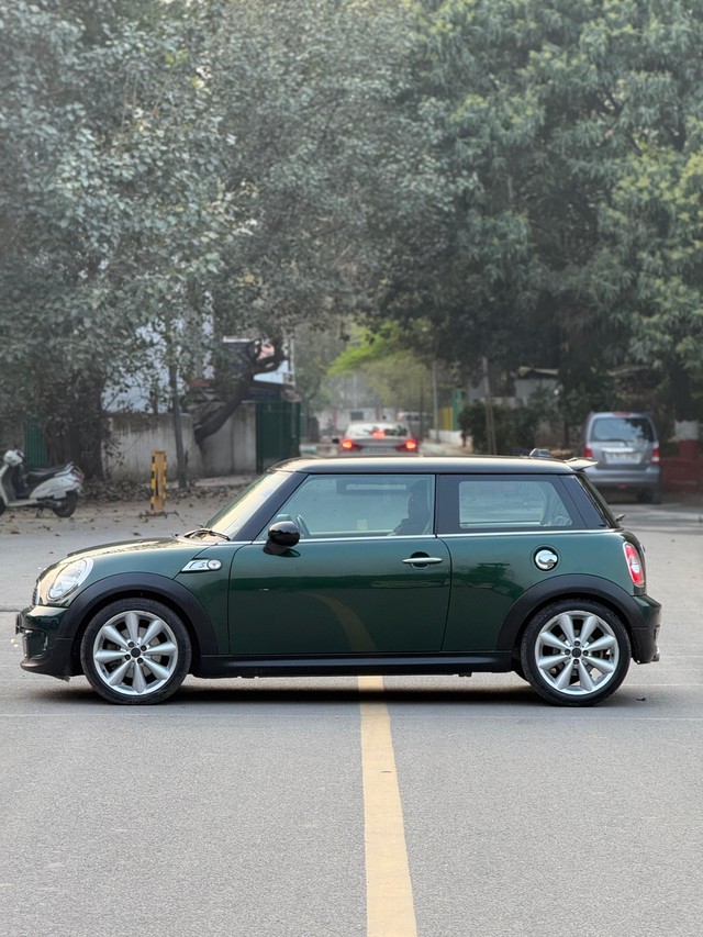 Second-hand 2014 Mini Cooper S for sale in New Delhi-3