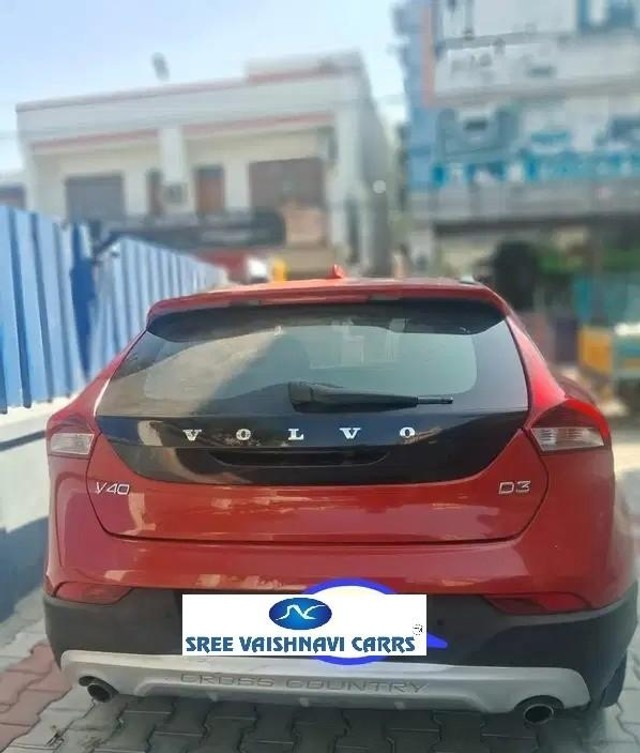 Second-hand 2017 Volvo V40 D3 R Design for sale in Coimbatore-3