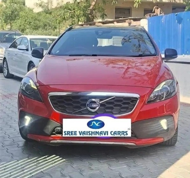 Second-hand 2017 Volvo V40 D3 R Design for sale in Coimbatore-2