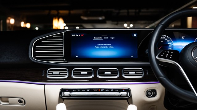 Second-hand 2025 Mercedes-Benz GLE 300d 4Matic AMG Line for sale in New Delhi-6