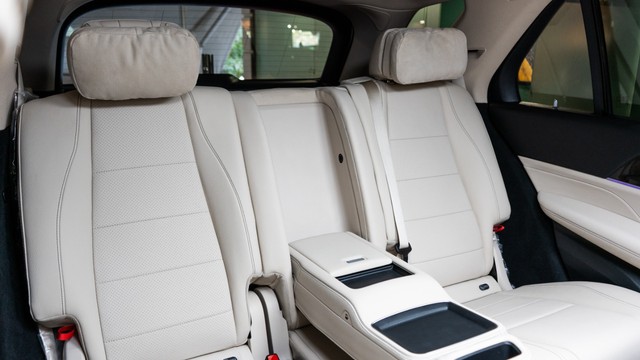 Second-hand 2025 Mercedes-Benz GLE 300d 4Matic AMG Line for sale in New Delhi-12