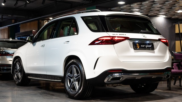 Second-hand 2025 Mercedes-Benz GLE 300d 4Matic AMG Line for sale in New Delhi-4