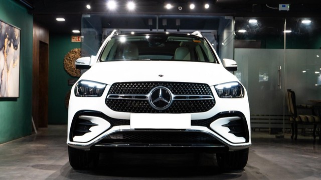 Second-hand 2025 Mercedes-Benz GLE 300d 4Matic AMG Line for sale in New Delhi-3