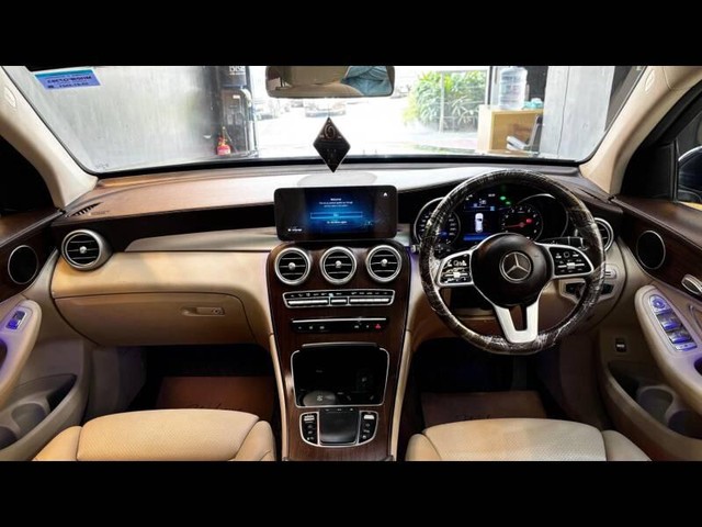 Second-hand 2021 Mercedes-Benz GLC 200 for sale in Nashik-8