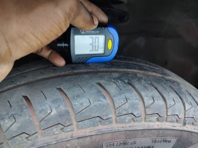 Second-hand 2014 Maruti Suzuki Swift VXI for sale in Visakhapatnam-39