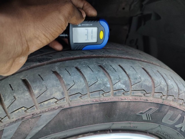 Second-hand 2014 Maruti Suzuki Swift VXI for sale in Visakhapatnam-36