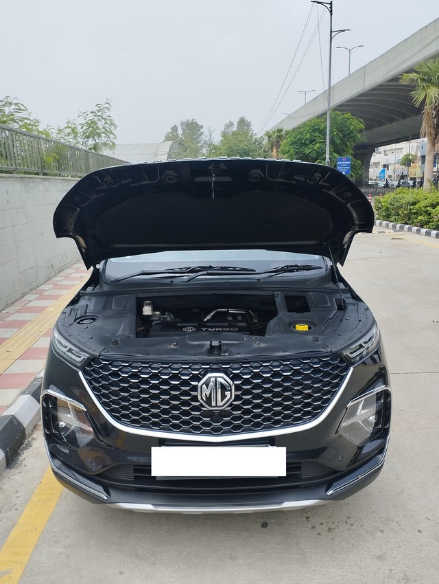 Second-hand 2023 MG Hector Plus Sharp CVT for sale in New Delhi-19