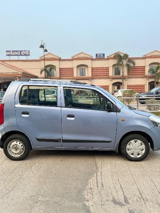 Second-hand 2011 Maruti Suzuki Wagon R LXI CNG for sale in Kakinada-11