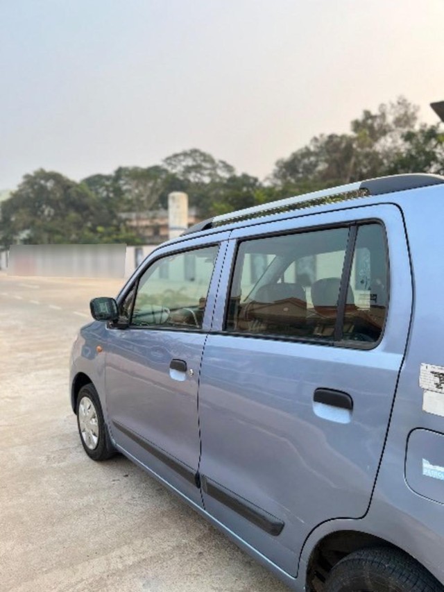 Second-hand 2011 Maruti Suzuki Wagon R LXI CNG for sale in Kakinada-10