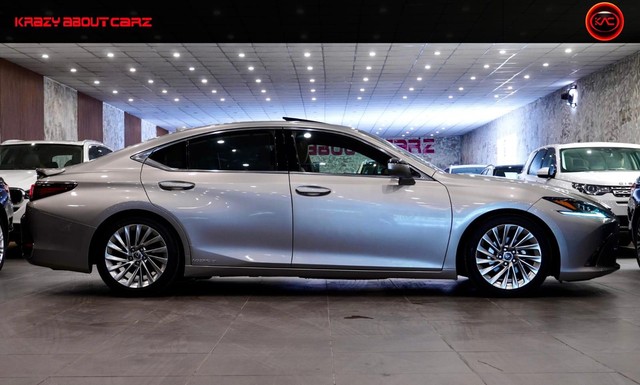 Second-hand 2020 Lexus ES 300h for sale in New Delhi-1