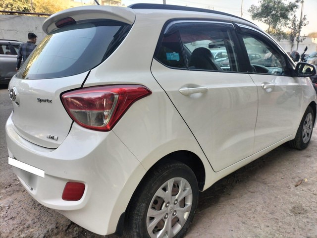 Second-hand 2016 Hyundai i10 Sportz 1.1L for sale in New Delhi-7