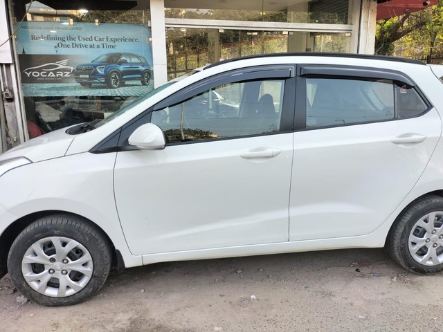 Second-hand 2016 Hyundai i10 Sportz 1.1L for sale in New Delhi-5